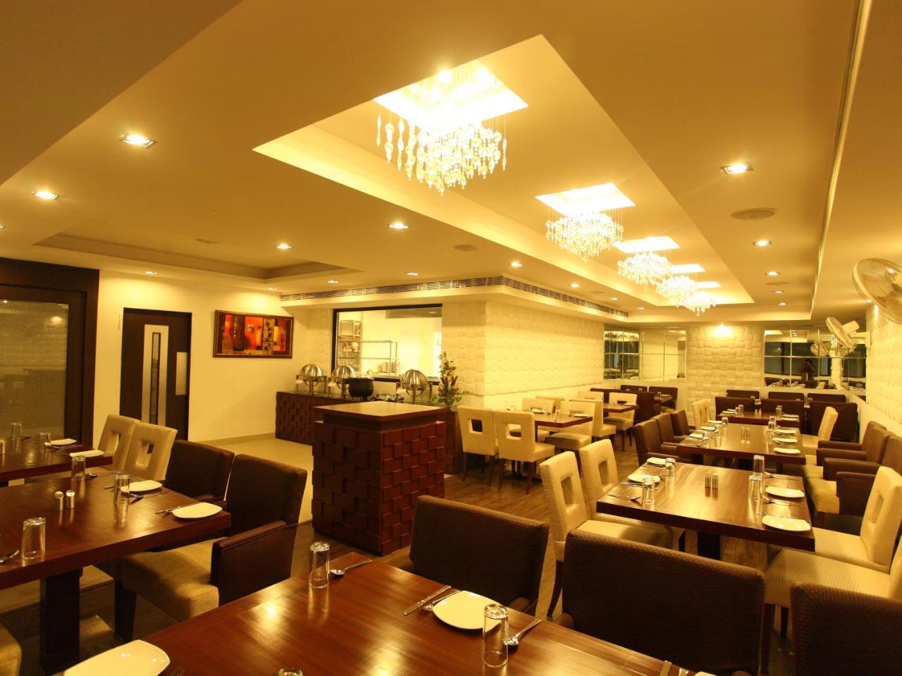 Hotel Surya Plaza Kota  Ngoại thất bức ảnh